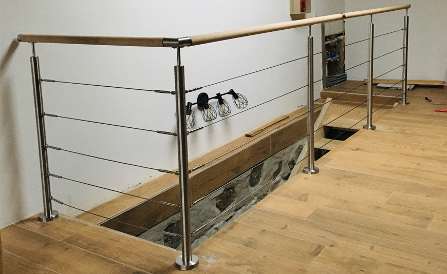 Tirefond inox pour garde-corps sur poutre bois Fixation d'une rambarde inox dans du bois